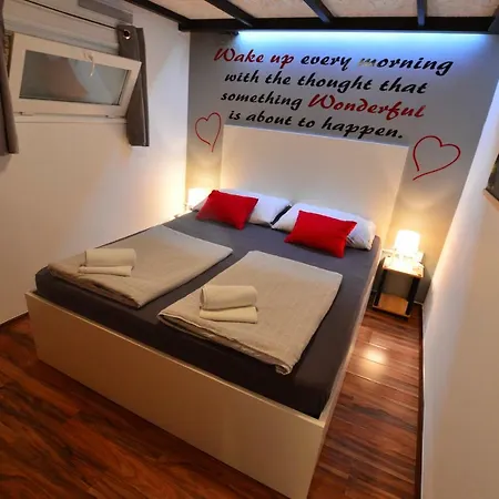 City Apartment Zadar شقة *